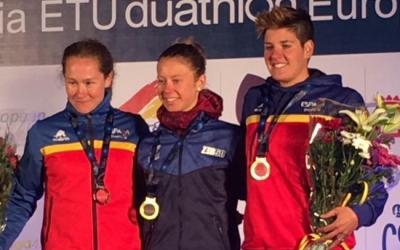 Laura Gómez al podi de l'Europeu de duatló sub 23